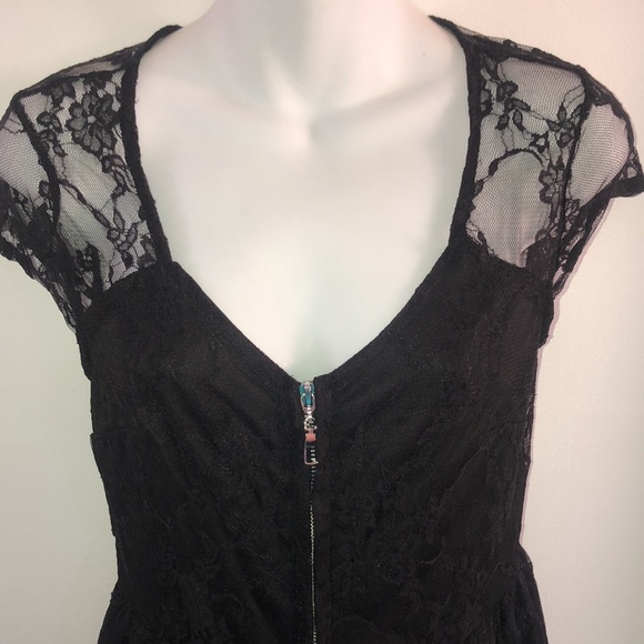 Black lace dress-zips all the way up! - Picture 2 of 8
